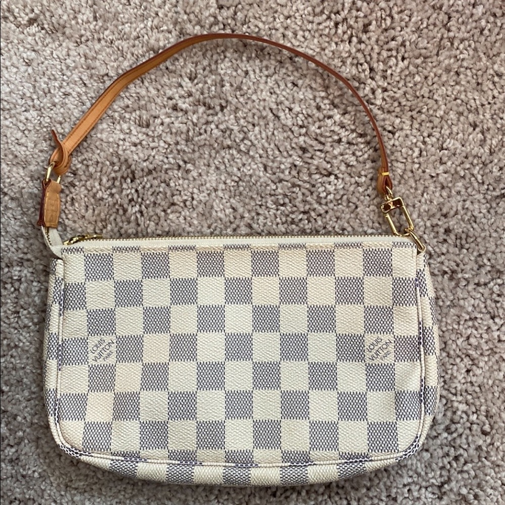 LV pochette damier